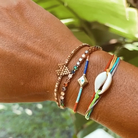 Multicolor Thread Shell Bracelet, image